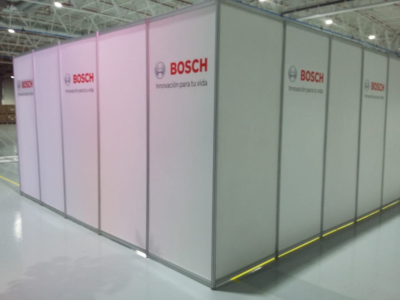 Mamparas divisorias para evento Bosch 2018